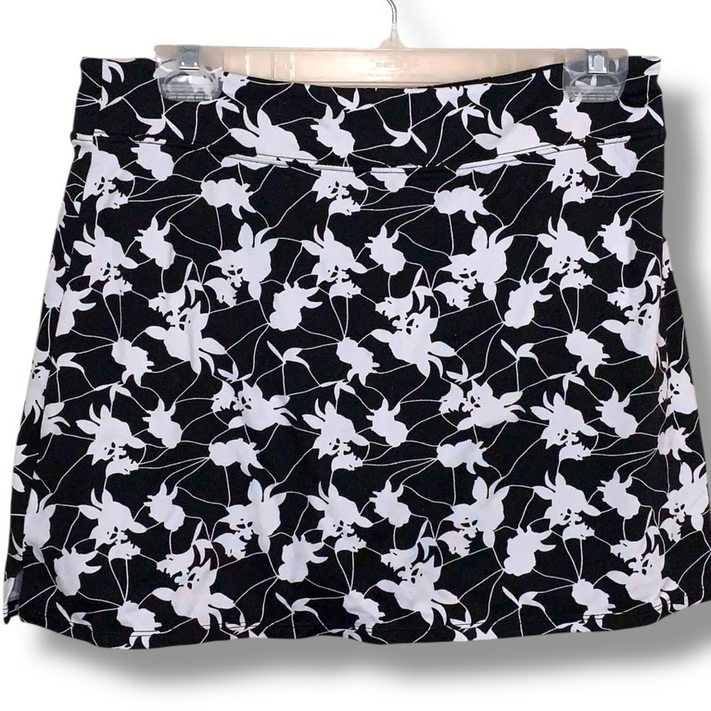 Medium Tranquility Black White Floral Skort Athletic Activewear Golf Stretch